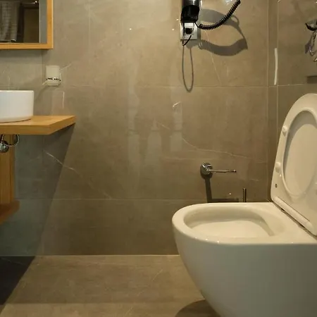 Sky-high Penthouse W. Stunning Views - 03 *