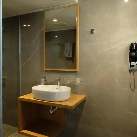 Sky-high Penthouse W. Stunning Views - 03